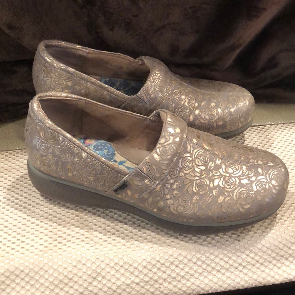 Grey’s Anatomy Soft Walk Nursing Clog